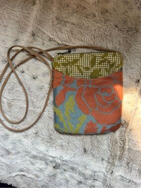 Maruca Cupcake Crossbody Floral Pattern